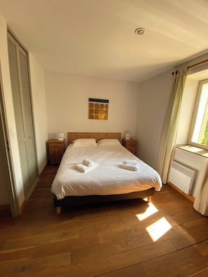 4 bedrooms, Internet, bed sheets