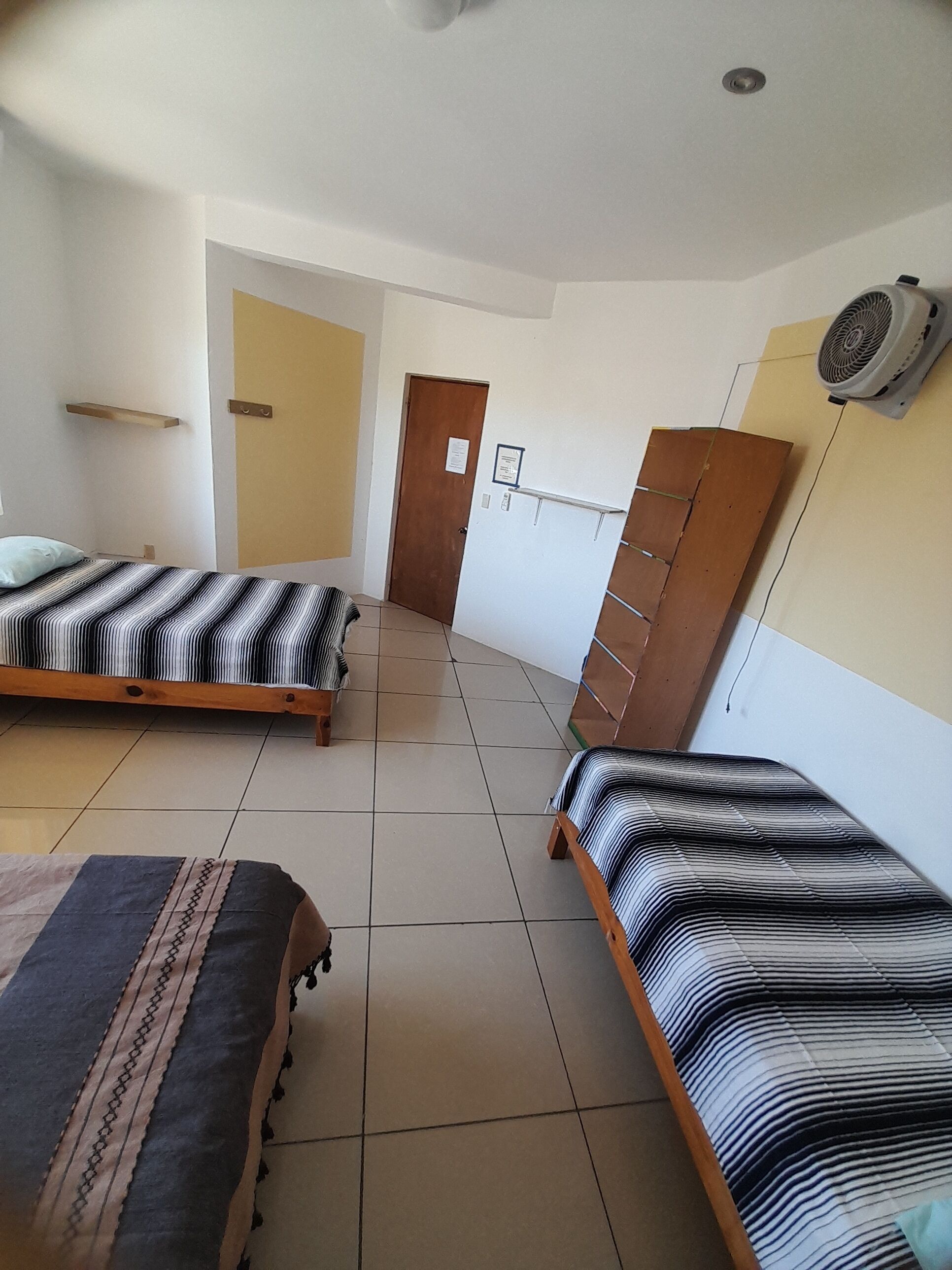 Quarto família, 1 quarto, acesso à piscina | Ferros/tábuas de passar roupa, Wi-Fi de cortesia, roupa de cama