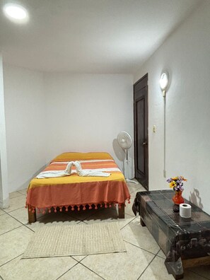 Classic Room | Iron/ironing board, free WiFi, bed sheets