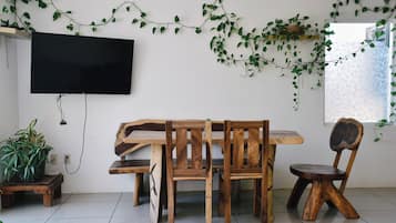 Quarto conforto, 1 cama King, suíte | Área de estar