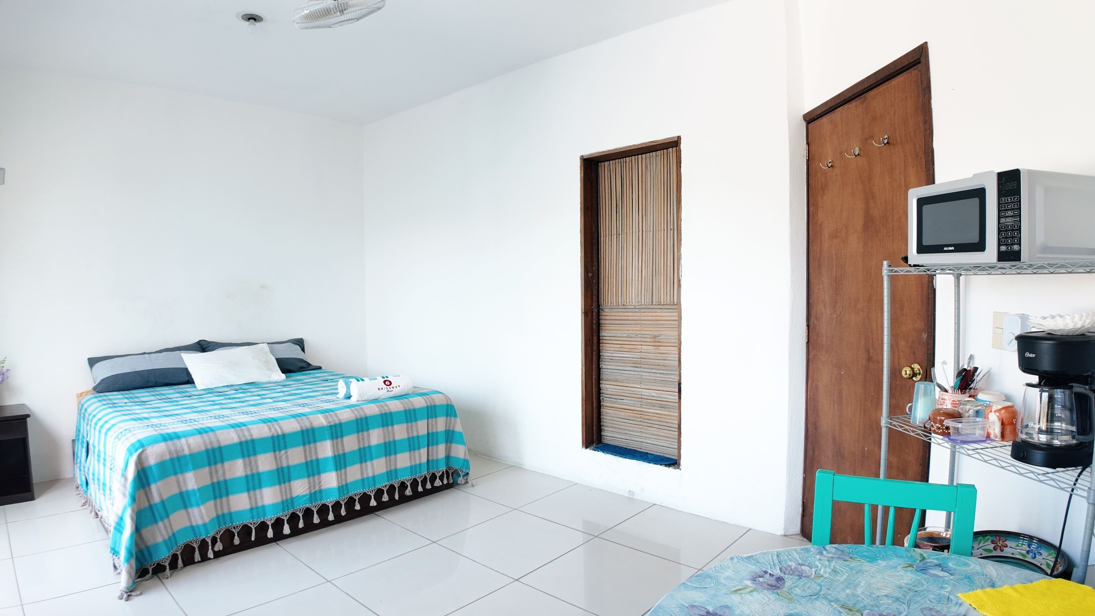 Habitación individual superior | Tabla de planchar con plancha, wifi gratis y ropa de cama 