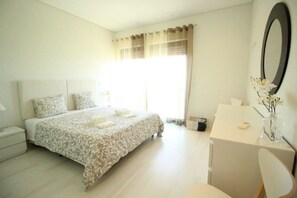 2 quartos, ferros/tábuas de passar roupa, Wi-Fi, roupa de cama