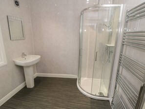 Cottage | Salle de bain | Douche, sĂšche-cheveux