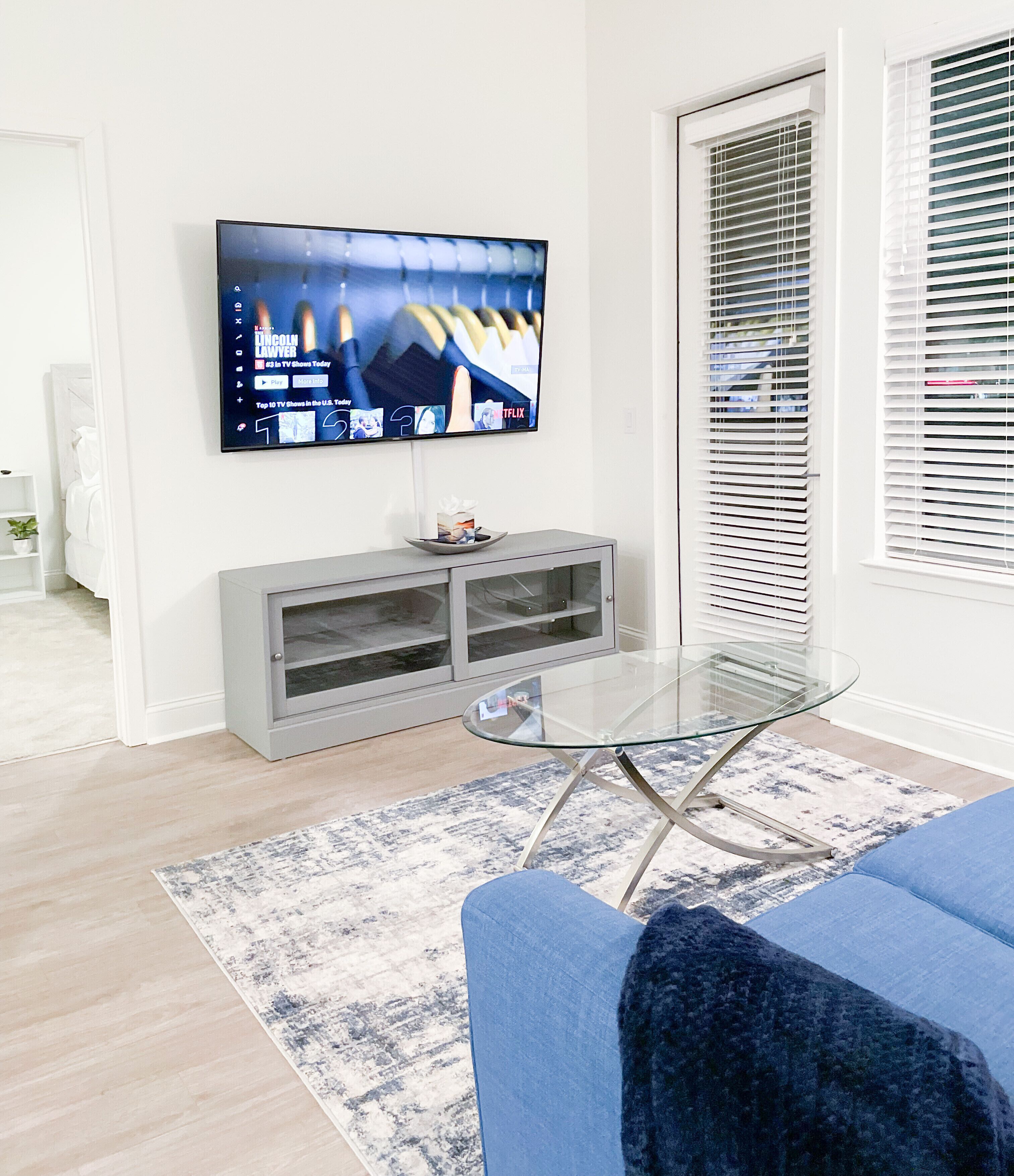 Smart TV, computer monitors