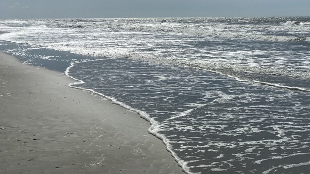 Nær stranden og solsenger
