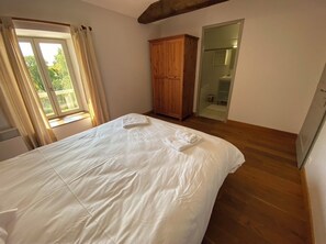 4 habitaciones, internet y ropa de cama 