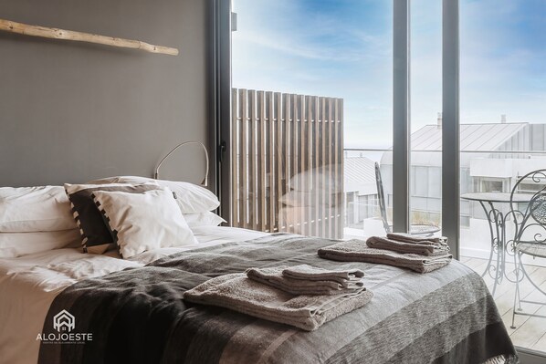 3 bedrooms, in-room safe, free WiFi, bed sheets