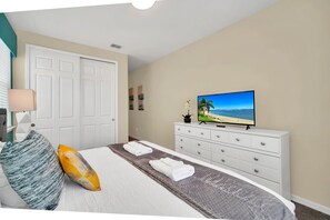 House (Multiple Bedrooms) | 9 bedrooms, laptop workspace, iron/ironing board, bed sheets - Avenger's, Frozen and Alice in Wonderland Themed Rooms! Private Pool and Modern Decor! (Kissimmee)
