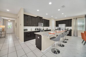 House (Multiple Bedrooms) | Private kitchen | Microwave, oven, stovetop, dishwasher