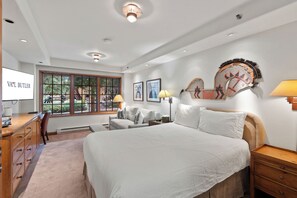 2 室のベッドルーム、デスク、WiFi、ベッドシーツ