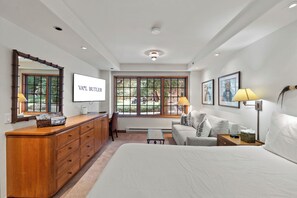 2 bedrooms, desk, WiFi, bed sheets