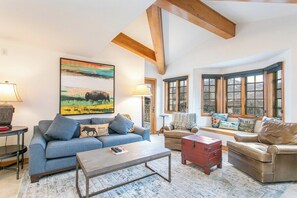 Smart TV, fireplace - Ski In/Out at Gondola One Vail Slopeside Lodge 401 (Vail)