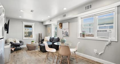 Seaside Suite • 30 Sec Walk to Beach & Boardwalk • Coastal Getaway