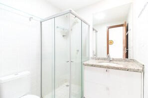 Apartment | Badezimmer | Dusche, Handtücher