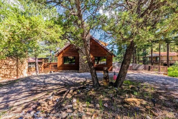 Property grounds - COZY MOUNTAIN CABIN - W/DECK, GAMEROOM & MNT VIEWS (Ruidoso)