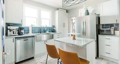 🗻Mountain VIEWS!❤️on Colorado Ave!❤️Walkable Neighborhood❤️Backyard❤️Fire Pit🔥