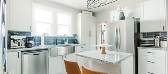 🗻Mountain VIEWS!❤️on Colorado Ave!❤️Walkable Neighborhood❤️Backyard❤️Fire Pit🔥