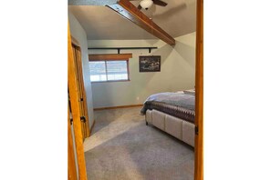 3 bedrooms, iron/ironing board, WiFi, bed sheets - Country Club Mountain Escape Cabin,Ski, Hike, Golf (Ruidoso)
