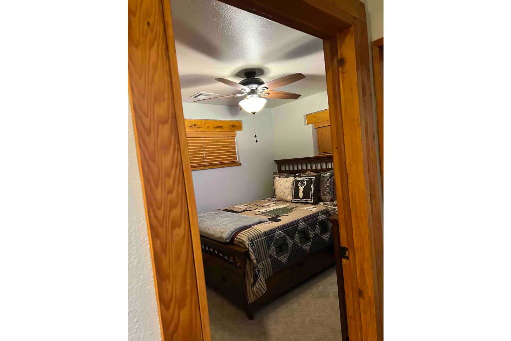 3 soverom, strykejern/-brett, wi-fi (mot et tillegg) og sengetøy