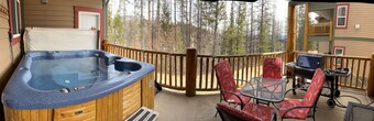 Newly redecorated condo right on the ski hill with private hot tub.