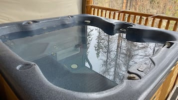 Bañera de hidromasaje al aire libre
