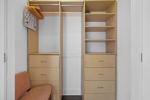 Unclassified image, 5 of 48, button