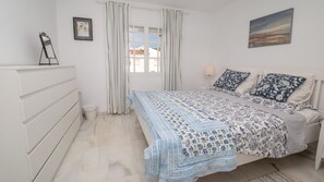 2 bedrooms, iron/ironing board, free WiFi, bed sheets