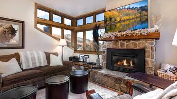 Studio (3 Bedrooms) | Front of property