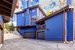 Studio (3 Bedrooms) | Parking | Free parking nearby