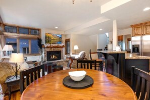 Studio (3 Bedrooms) | Dining