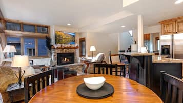 Estudio (3 Bedrooms) | Restaurantes