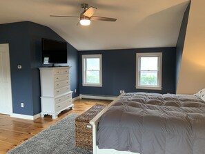 4 bedrooms, desk, free WiFi, bed sheets