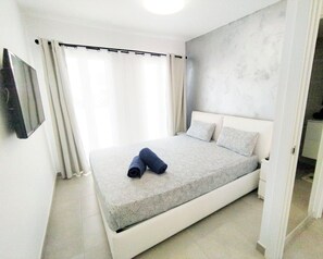 1 bedroom, in-room safe, iron/ironing board, free WiFi
