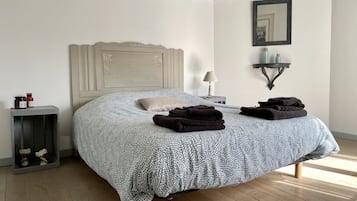 1 dormitori, habitacions insonoritzades i planxa i posts de planxar