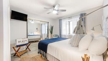 3 slaapkamers, een bureau, een strijkplank/strijkijzer, reisbedje