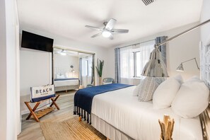 3 bedrooms, desk, iron/ironing board, travel cot - Cozy family vacation in Panama City Beach with golf cart ,private beach, pools (Panama City)