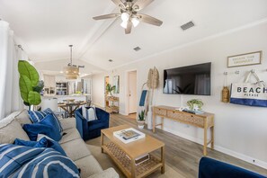 Smart TV, books - Golf Cart Included! Family Home · St. Andrews PCB (Panama City)
