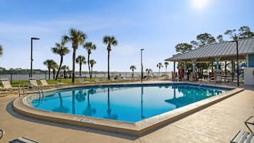 Piscina externa, piscina aquecida