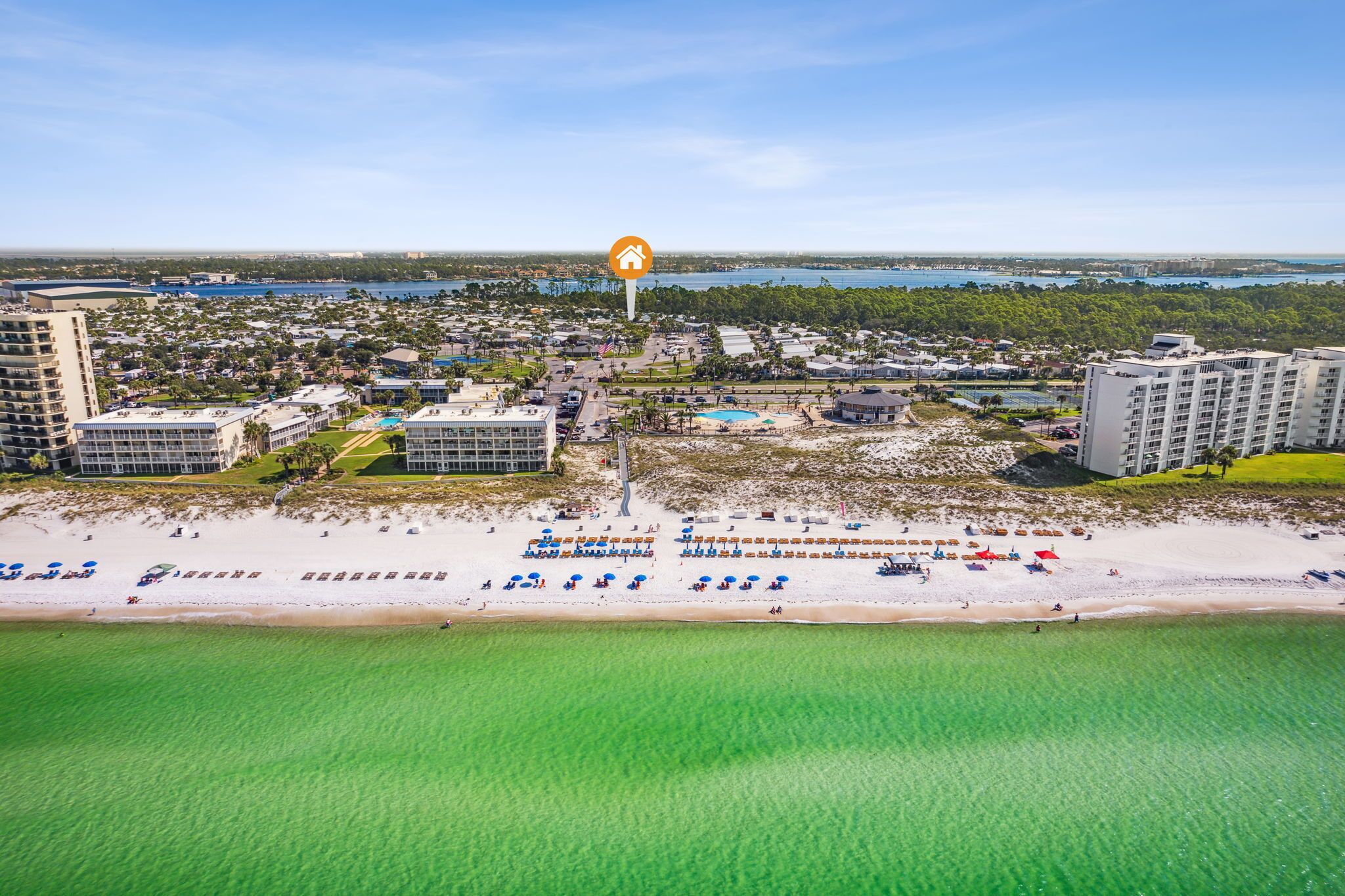 Beach nearby, sun loungers, beach towels