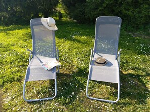 Property grounds - Holiday home at a mill near the bay of Mont-Saint-Michel (Normandy). (Saint-Aubin-des-Bois)