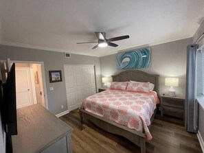 2 bedrooms, iron/ironing board, WiFi, bed sheets - Osceola’s Balcony #9 (Stuart)