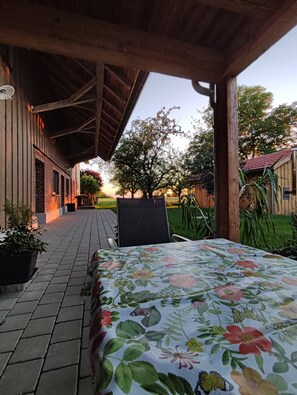 تناول الطعام بالخارج