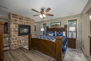 House, Multiple Beds, Hot Tub