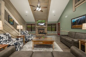 House, Multiple Beds, Hot Tub | Living area