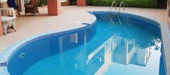 Hidden Gem 2BR with pool access