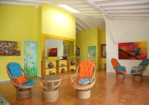 42-inch flat-screen TV with cable channels, TV - Brugmansia Country Hotel (Montenegro)