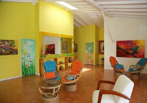 42-inch flat-screen TV with cable channels, TV - Brugmansia Country Hotel (Montenegro)