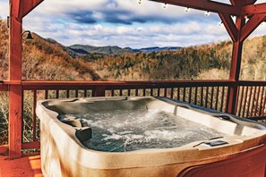Outdoor spa tub - Breathtaking Views! New Hot Tub~Game Room~3 King Beds~Close to Cades Cove (Sevierville)