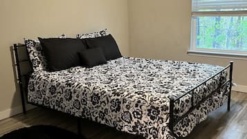 1 bedroom, desk, iron/ironing board, free WiFi