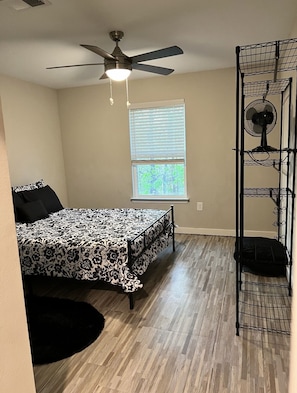 1 bedroom, desk, iron/ironing board, free WiFi